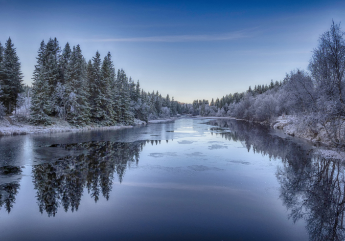 Vinner månedens bilde i mars Foto: Knut Olsen Tema: Frost Tittel: Bergselva i frost