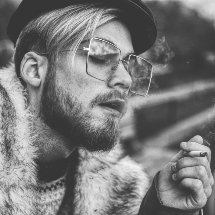 Årets fotograf, runde 1 2024 - Smoker, Patty Thorbergsen, 3. plass